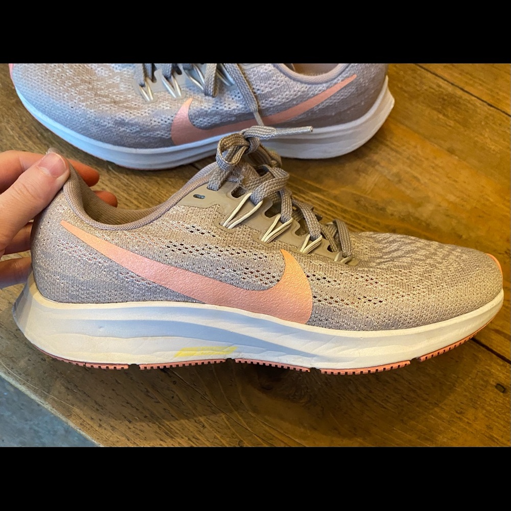 Nike women’s Zoom shoe - 7.5